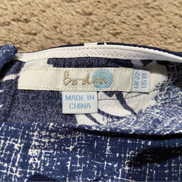 Boden Crop Top Women's US Plus Size 18 Short Sleeve Blouse Blue Floral Zipper - Picture 2 of 8